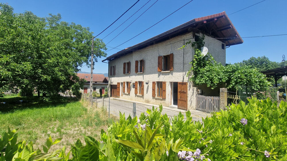 Vente Maison Maison de village 5 Pièces de 116 m2 avec garage, cave en sous-sol et d' un atelier. La riviere