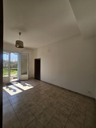  Appartement � louer 2 pi�ces 51 m� Travaillan