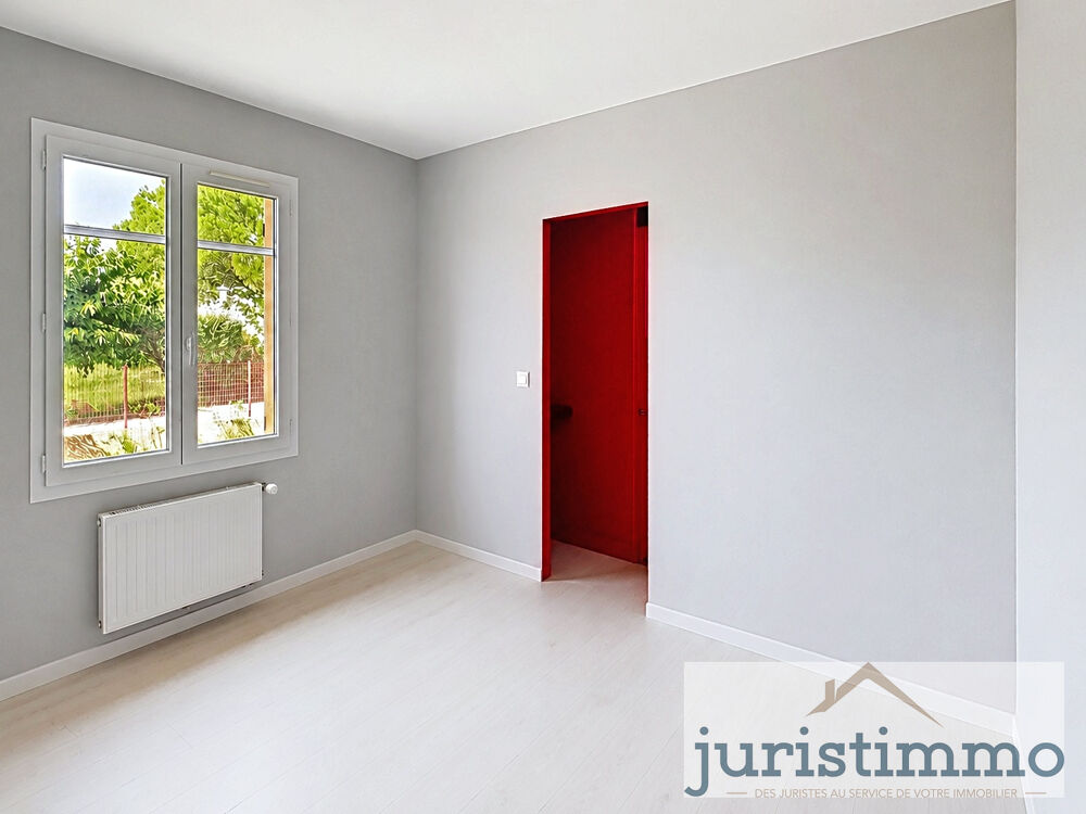 MAISON DE PLAIN PIED DE LOTISSEMENT LUMINEUSE DE 110M2 AVEC PISCINE