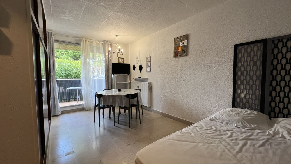 Location Appartement Studio intégralement meublé à louer   Avallon, proche de toutes commodités Avallon