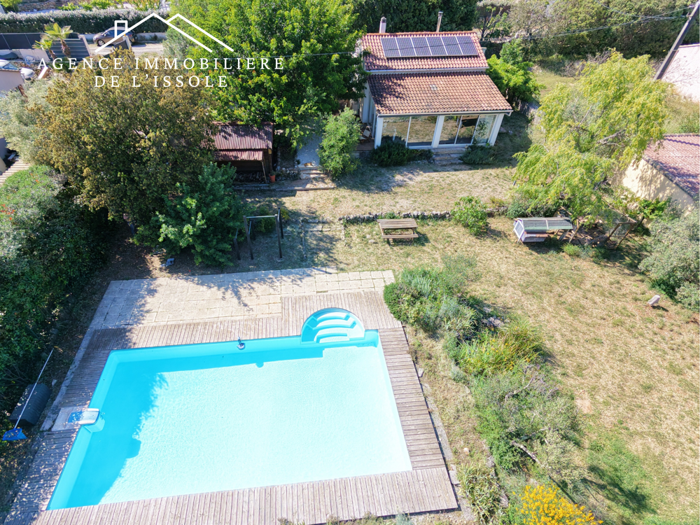 Maison 107m2, 1330m2 de terrain, piscine, deux chambres et un bureau, au calme