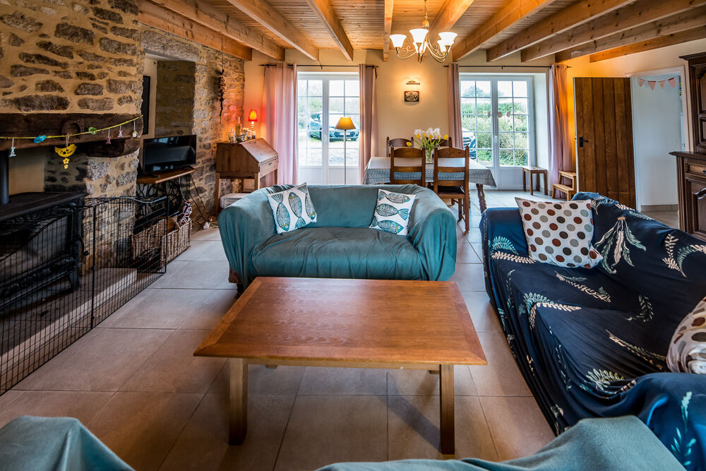 Pascal Autret vous présente cette maison en pierre de 150m2 située à Plouguerneau