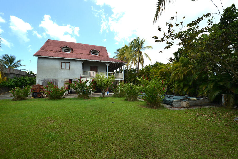Vente Maison BM: Propriété de caractère. 244m2. 2 T3 + 1 T5. Emplacement résidentiel et recherché. Baie mahault