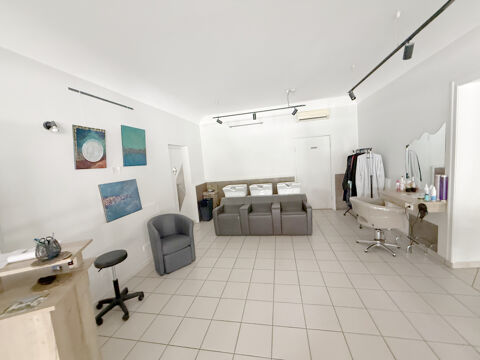   EXCLUSIVITÉ - LOCAL COMMERCIAL DE CARACTÈRE AU CŒUR DE RÉALVILLE 