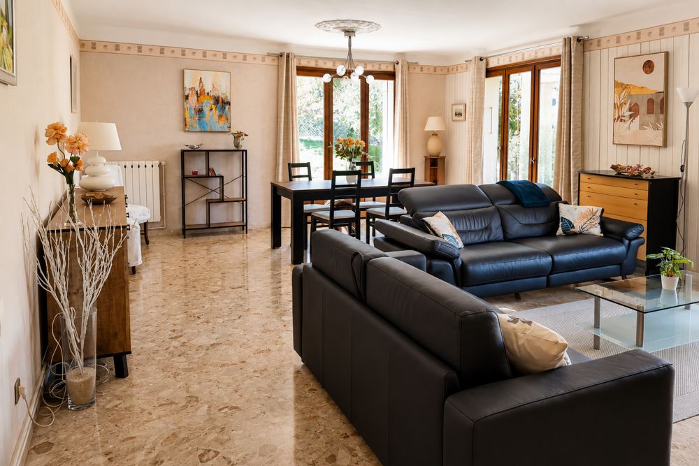 Location Maison À LOUER   BAS DE VILLA MEUBLÉ   144 M2   660 M2 DE JARDIN   CALME ABSOLU Marseille 12