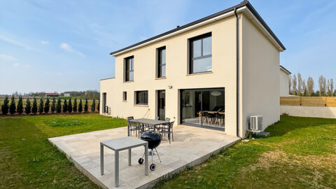   ELEGANTE MAISON FAMILIALE RECENTE DE 156 M2 - FEUCHEROLLES SAINTE-GEMME. Maison - 7 pi�ce(s) - 156 m�