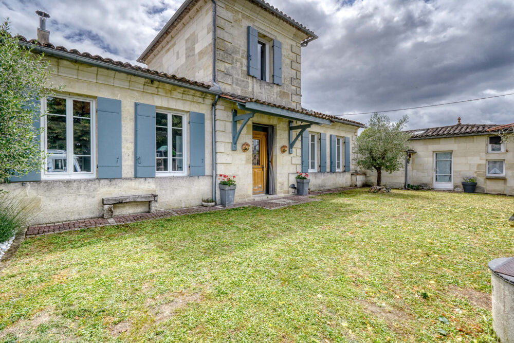 Vente Maison Maison 7 pièces en R+1 de 166m2 habitables sur parcelle de 740m2 St andre de cubzac