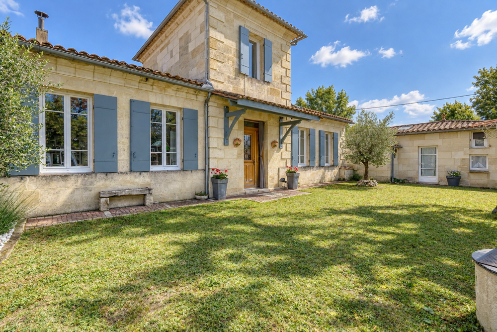 Vente Maison Maison 7 pièces de 166m2 sur parcelle de 714m2 St andre de cubzac
