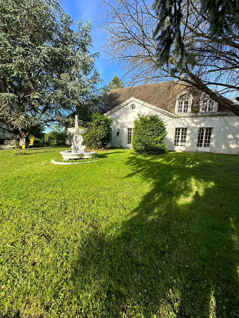 Vente Maison Roissy en Brie - Maison de 12 pièces dont 9 chambres de 367 m2 sur un terrain de 1550 m2 - Sous-sol total et c Roissy en brie