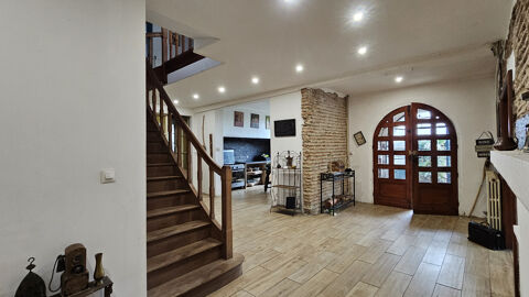   Grande maison, tr�s lumineuse, 5 chambres, garage. Maison - 7 pi�ce(s) - 236 m�