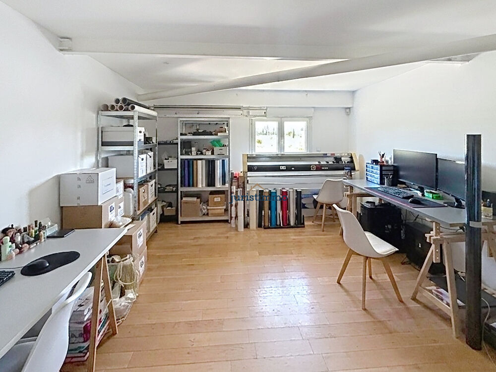Vente Appartement Bien rare : 175 m2 de charme industriel avec vaste pièce de vie de 65 m2 et cour sans vis-à-vis Camaret sur aigues