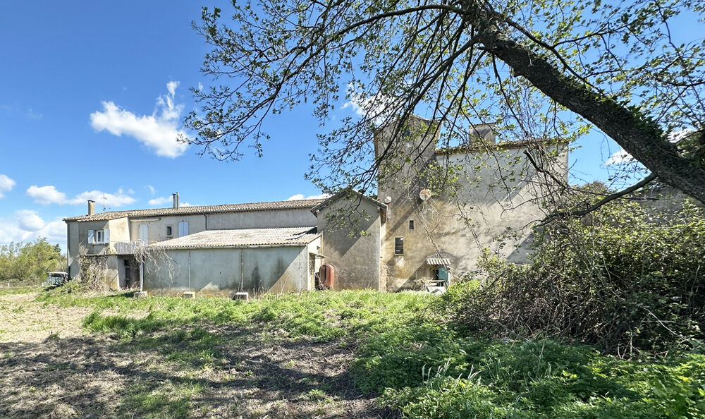 Vente Propriété/Château Bien atypique de 812 m2 couvert Nimes