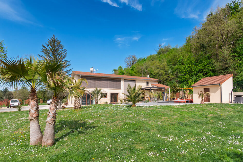 Vente Maison Bastide de Grand Standing : Un Écrin de Luxe et de Confort , une rénovation exceptionnelle et qualitative. Romans sur isere