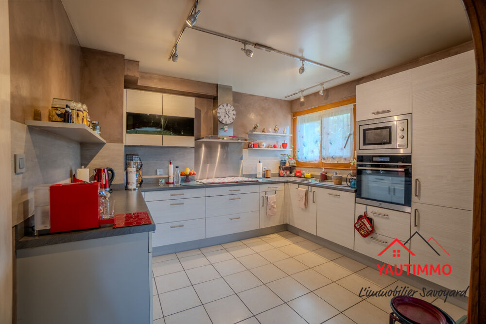 Maison familiale 8 pièces avec appartement indépendant 200 m2 Douvaine