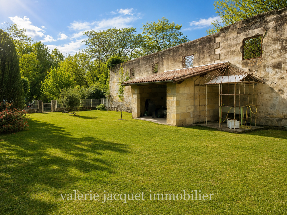 Maison bourgeoise de caractère avec jardin et cave voûtée Centre de Coutras