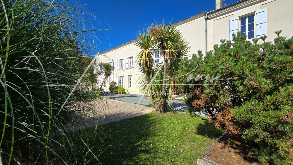 à vendre  Propriété/château Rochefort (17300)