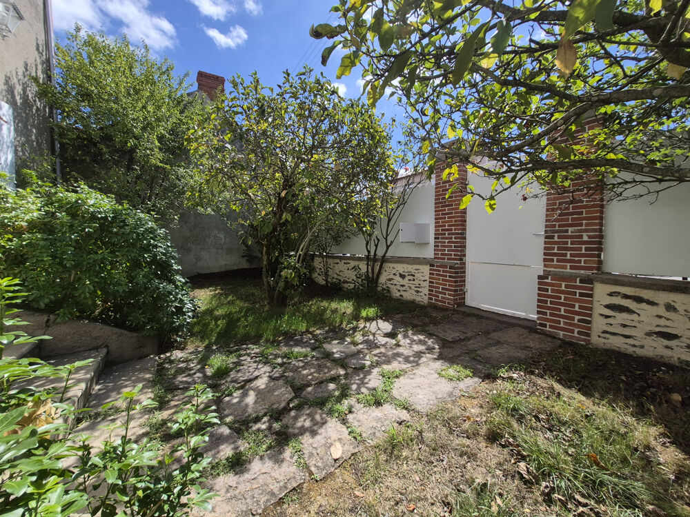 Vente Maison Maison en pierre de caractère   108 m2   3 chambres + bureau   Dépendances   Terrain clos de 645 m2 Rives-de-l-yon