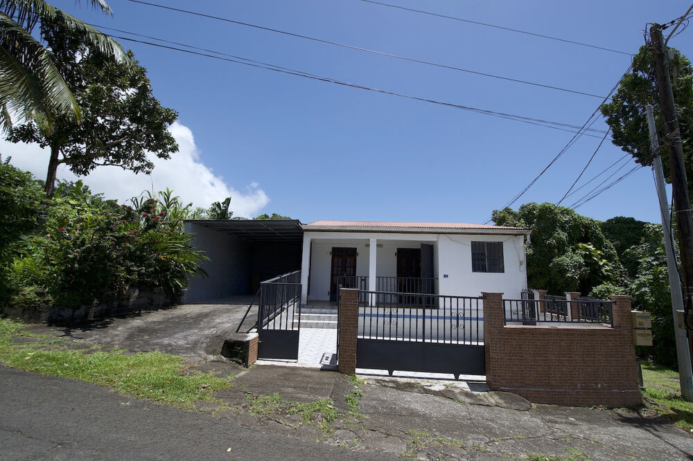 Location Maison Belle maison T3 meublée climatisée sur les hauteurs de 3 rivières Trois rivieres