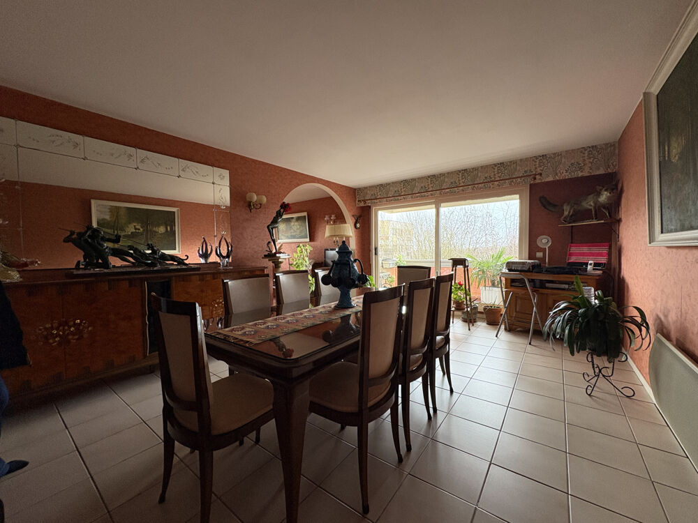 Appartement de Type T4 avec un balcon et 2 places de parking dans une résidence sécurisée