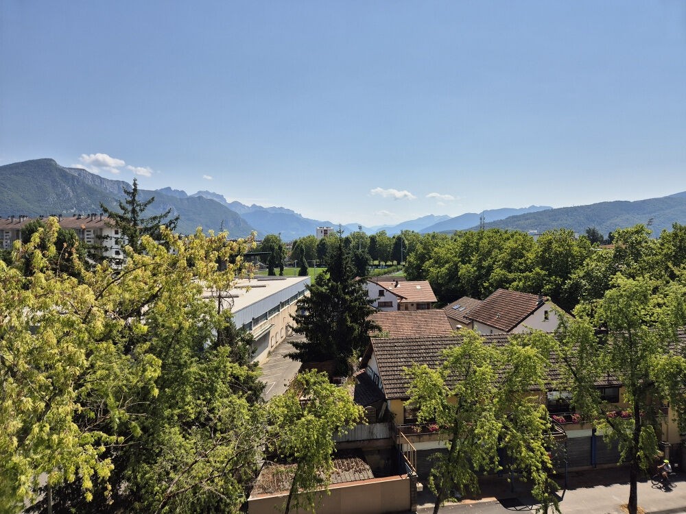 Vente Appartement Exclusivité ! Rare, Bel appartement récent type 3 avec terrasse, vue et garage. Annecy