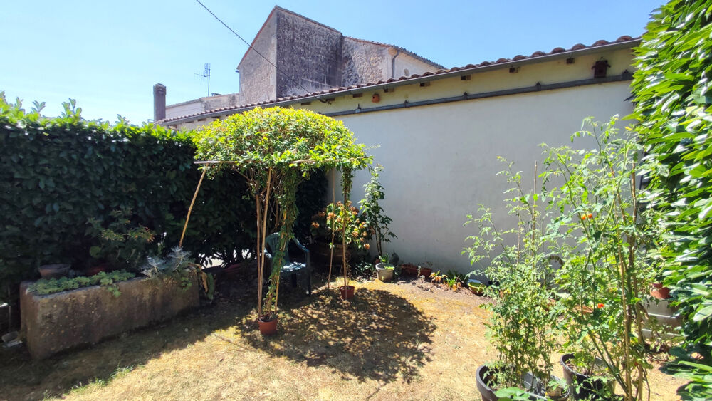 Vente Maison Maison de village avec coin de jardin et garage Crazannes