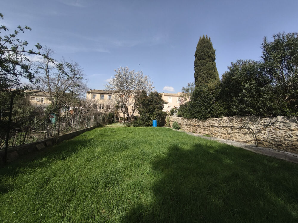 Vente Propriété/Château Maison Vigneronne R+2 de 230m2 avec garage de 120m2 et jardin de 400m2 Gigean