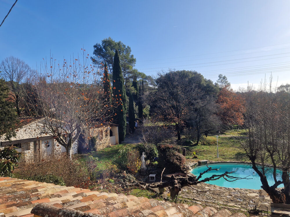 Bastide provençale, 8 pièces, 2 gîtes, piscine, 5 box à chevaux et rond de longe sur 4 hectares, à Lorgues