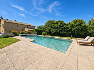 Vente Maison À 30 min de Montélimar   Grande maison avec appartement indépendant, piscine et terrain plat de 1 800 m2 Richerenches