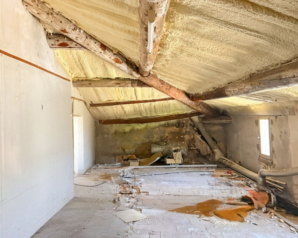 Vente Appartement A vendre, grenier à aménager entièrement à 200m de la place aux herbes à Uzès Uzes