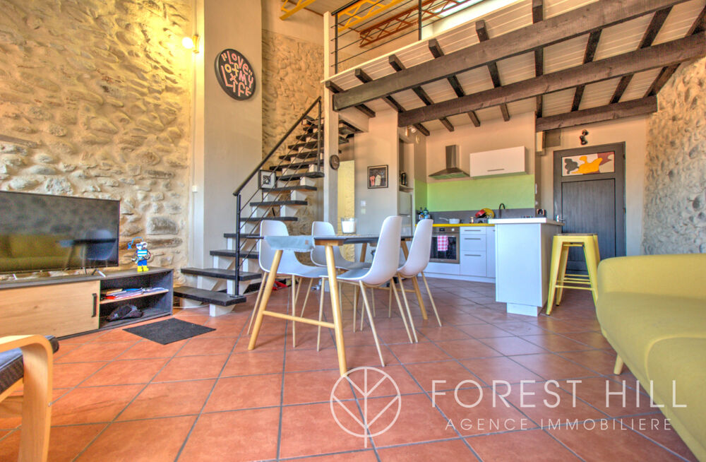 Loft de charme baigné de lumière.