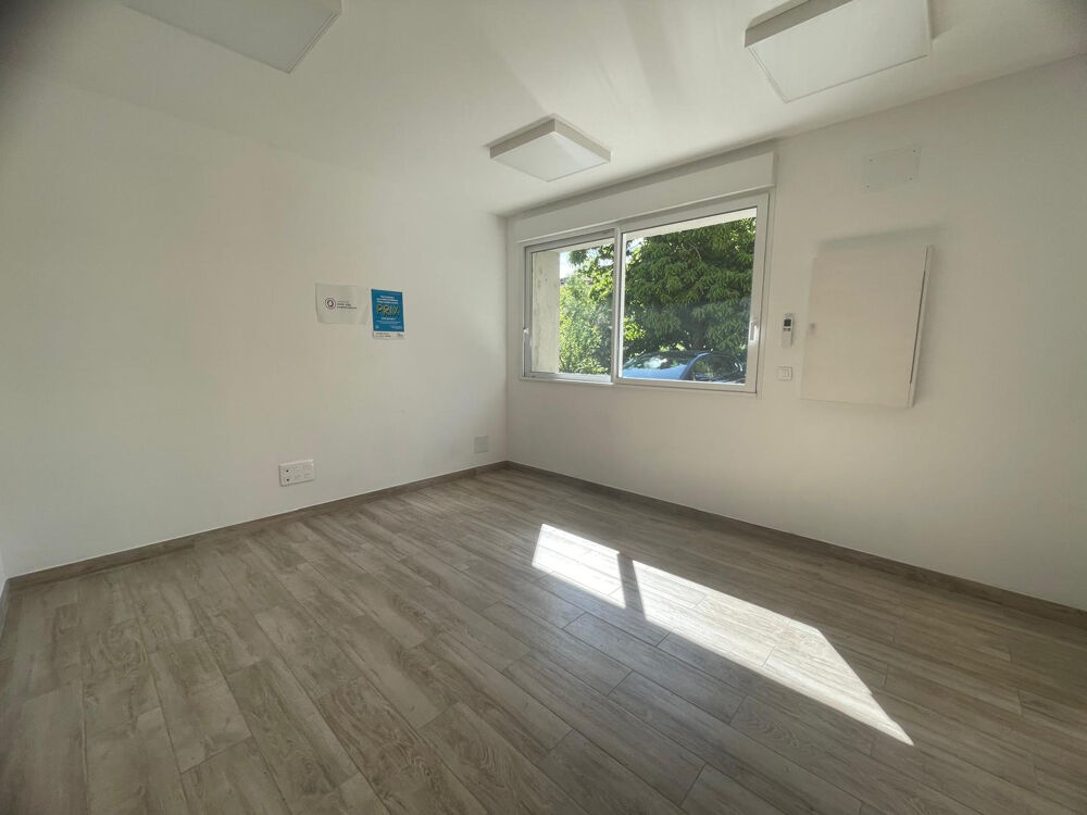   Locaux professionnels / Bureaux A LOUER Corte