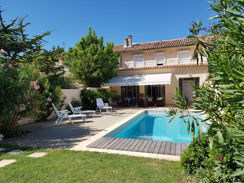 Élégante maison F6 (200 m2) avec jardin, piscine et grand garage