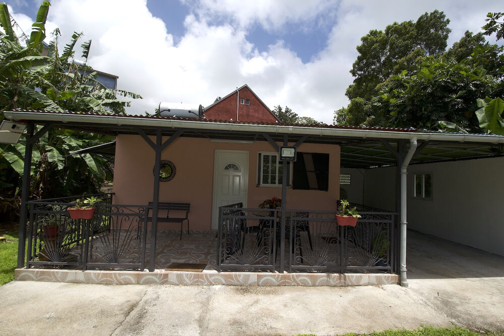 Location Maison MAISON INDIVIDUELLE T2 MEUBLÉE au CALME et à la CAMPAGNE Trois rivieres