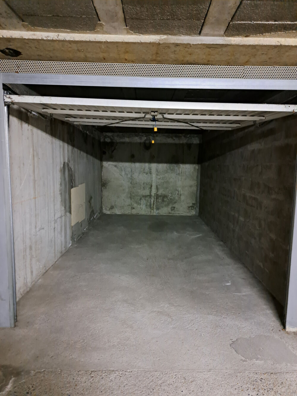 Location Parking/Garage Garage fermé à louer   Lyon 3 rue de Montbrillant Lyon 3