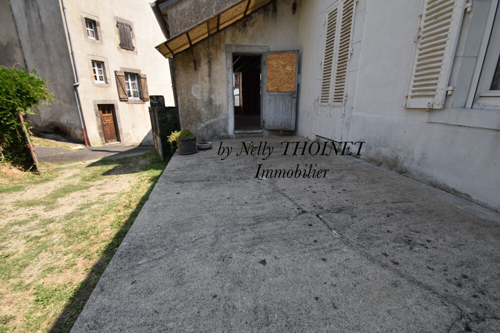 Dépt.15, MAISON DE VILLE, 3 pièces, terrasse et cave.