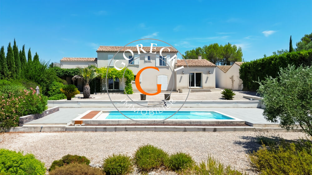 A vendre 3 km d'Uzès, spendide maison avec vue panoramique.