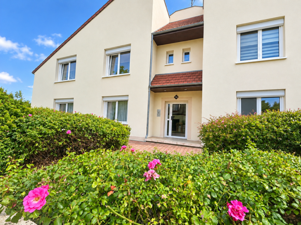 BRETIGNY-SUR-ORGE - APPARTEMENT DUPLEX F3 - 90 m2 au sol - Hauteur Cathédrale - Excellent état - Petite réside