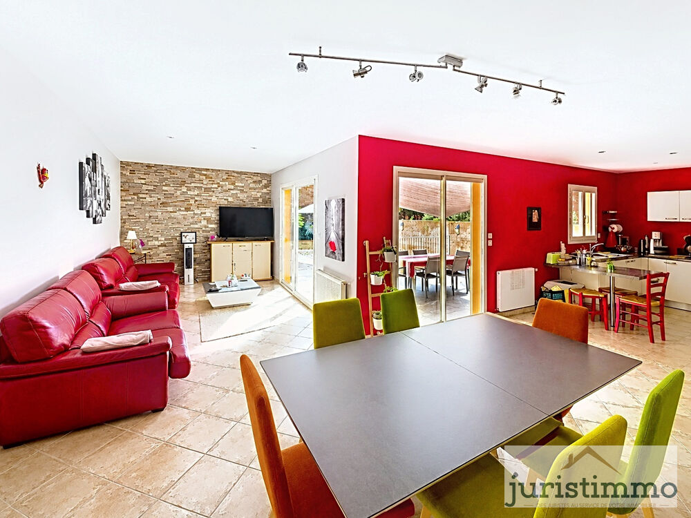 MAISON DE PLAIN PIED DE LOTISSEMENT LUMINEUSE DE 110M2 AVEC PISCINE