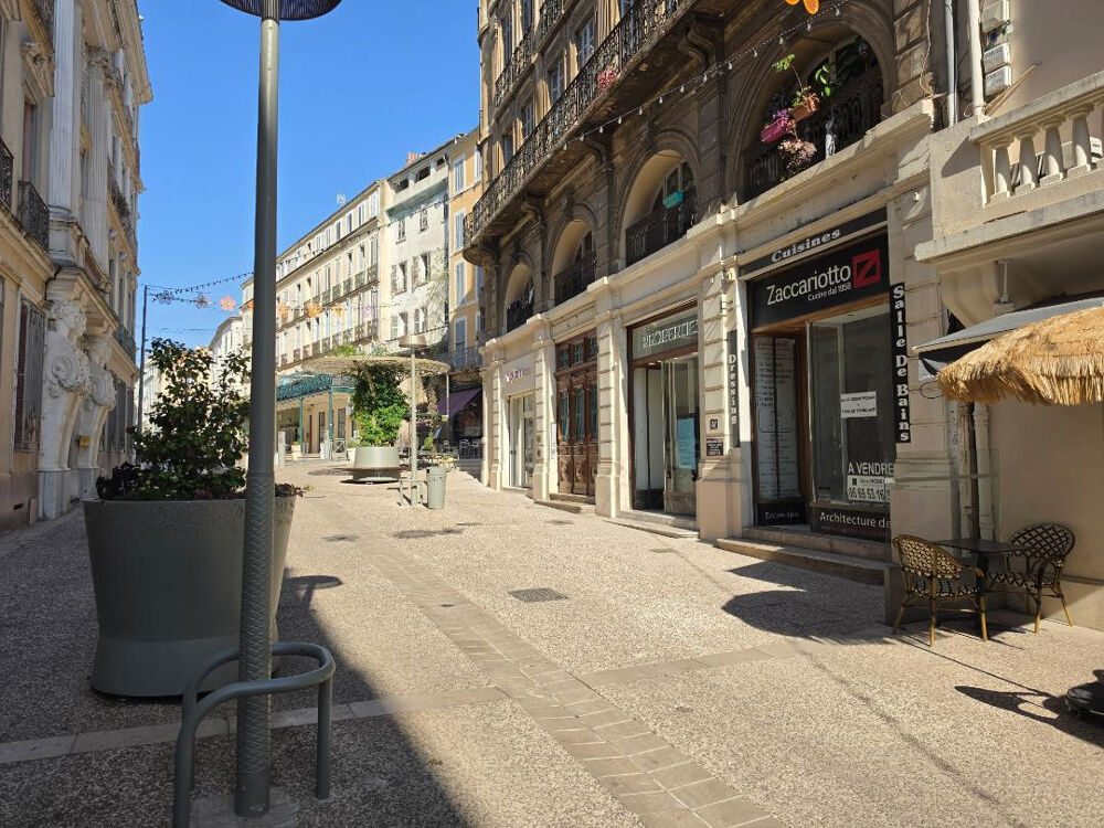   MURS COMMERCIAUX 42 m2 FACE AUX HALLES VICTORIA 