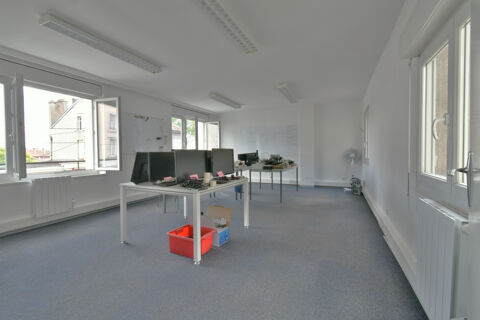 Bureaux de 68 m2 en plein centre de Pompey (15 min de Nancy) - Idéal profession libérale, 1er étage. 65000 54340 Pompey