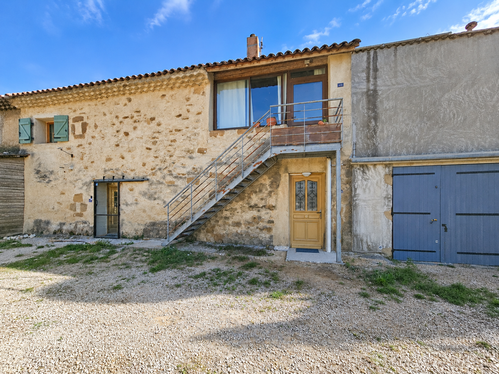 Maison de plain pied au coeur des vignes avec jardin