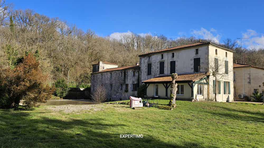 Ancien moulin à eau (datant davant 1789) à usage dhabitation et un hôtel 3 étoiles de 16 chambres prêt à f