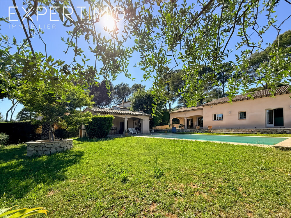 Exclusivité Mougins magnifique néo provençale de plain-pied, piscine, pool-horse, garage double, combles.