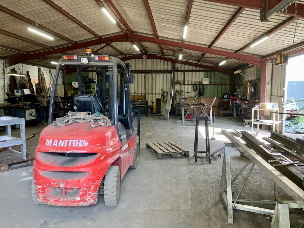  Cambaie : Entrepots et bureaux à vendre sur 1211 m2 de terrain 