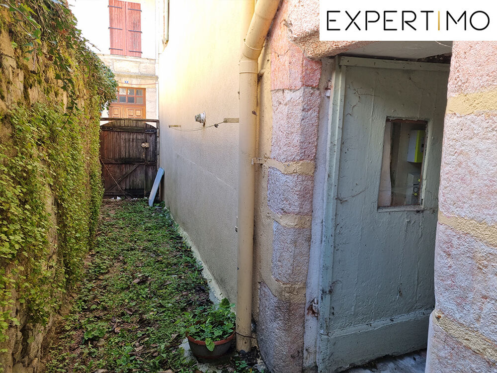 Vente Maison Maison atypique de 100 m2, avec petite cour. Montaigut en combraille