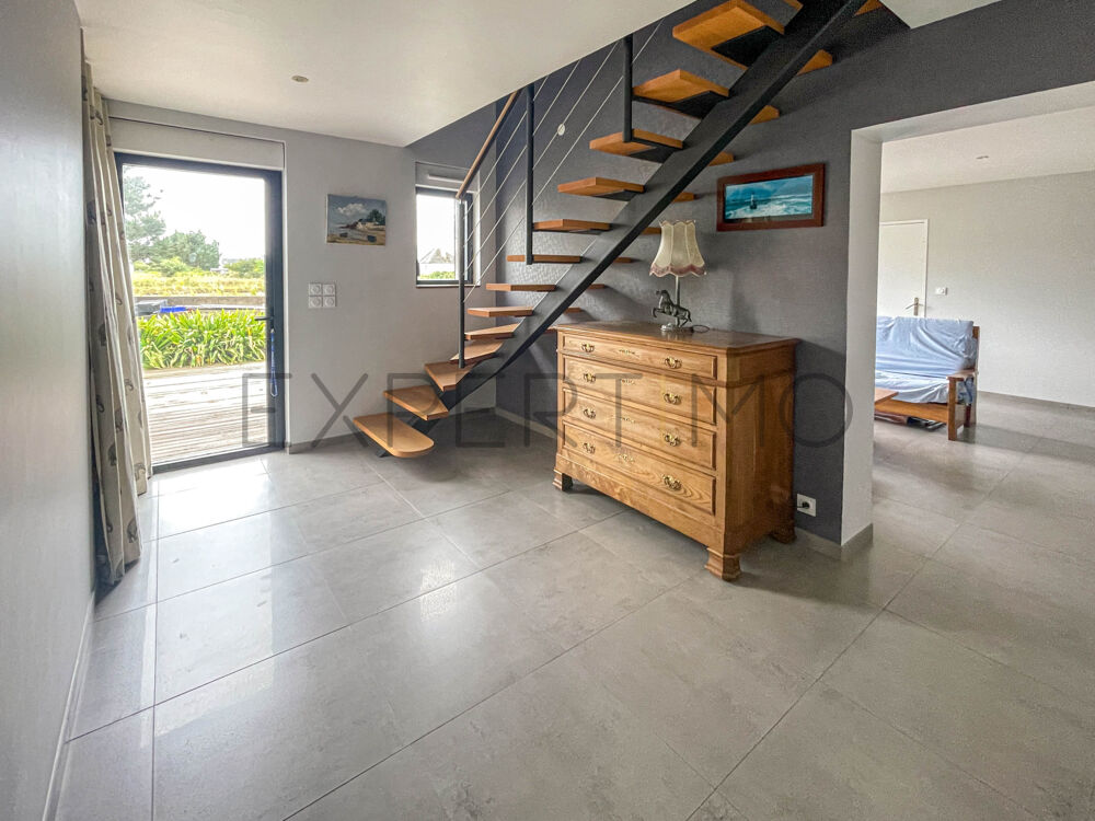 maison de 2019, 4 chambres de 141 m2 avec un garage.