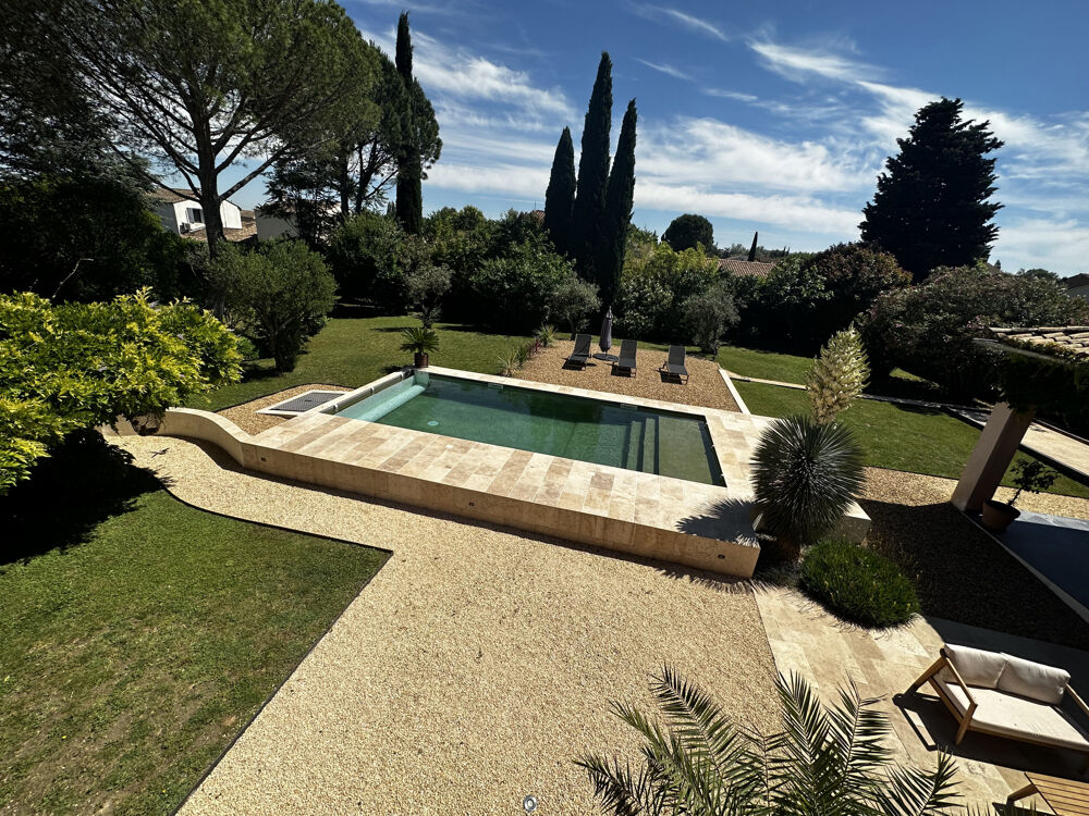 Mas ancien rénové sur Orange Sud, 310m2 habitables + dépendances, 5 chambres, terrain de 2000m2 et piscine 9 x