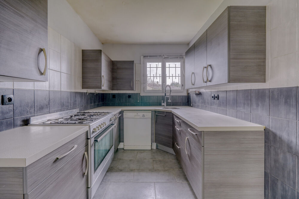 Vente Maison Maison 5 pièces de 98m2 sur parcelle de 878m2 St seurin de cursac