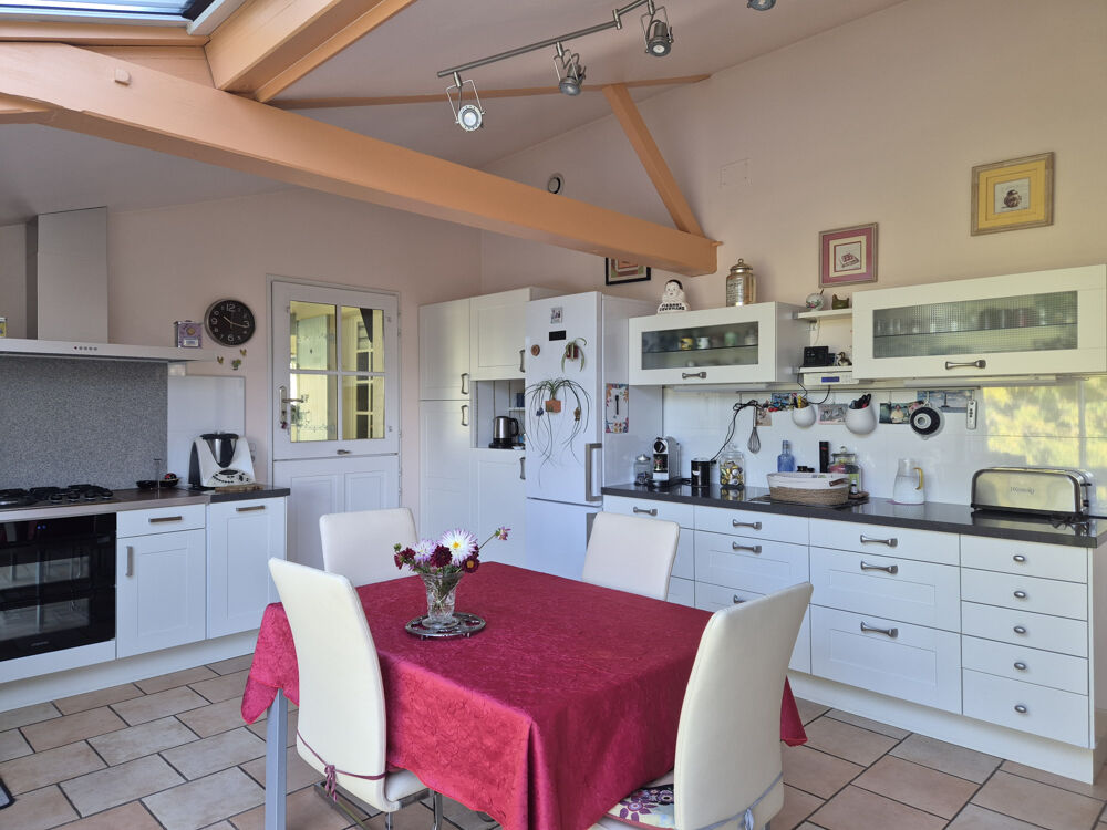 Dordogne, Périgueux, Montagrier, Maison de plain pied 205 m2, 4 chambres, terrain arboré clos, piscine sel
