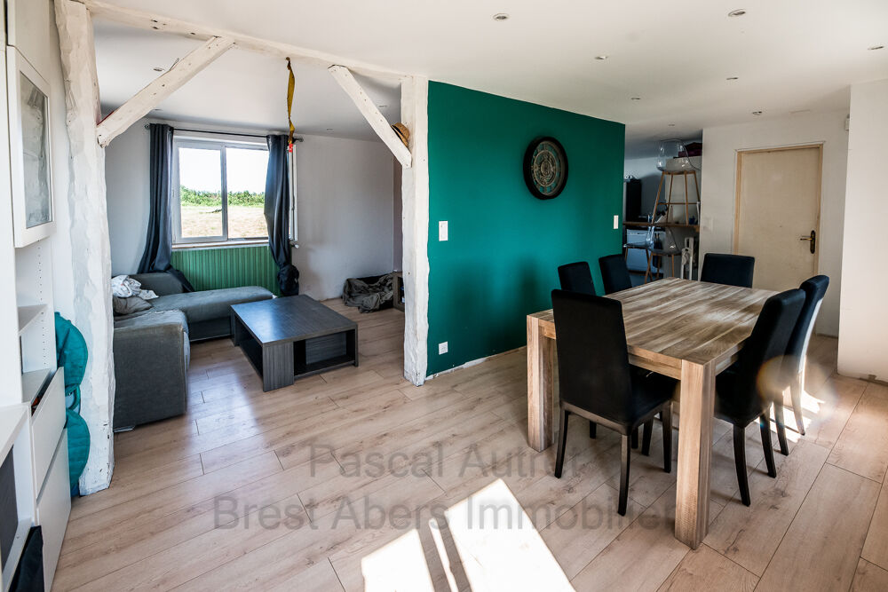 Pascal Autret BREST ABERS IMMOBILIER vous présente cette maison en pierre de 1302 sur terrain de 2400m2